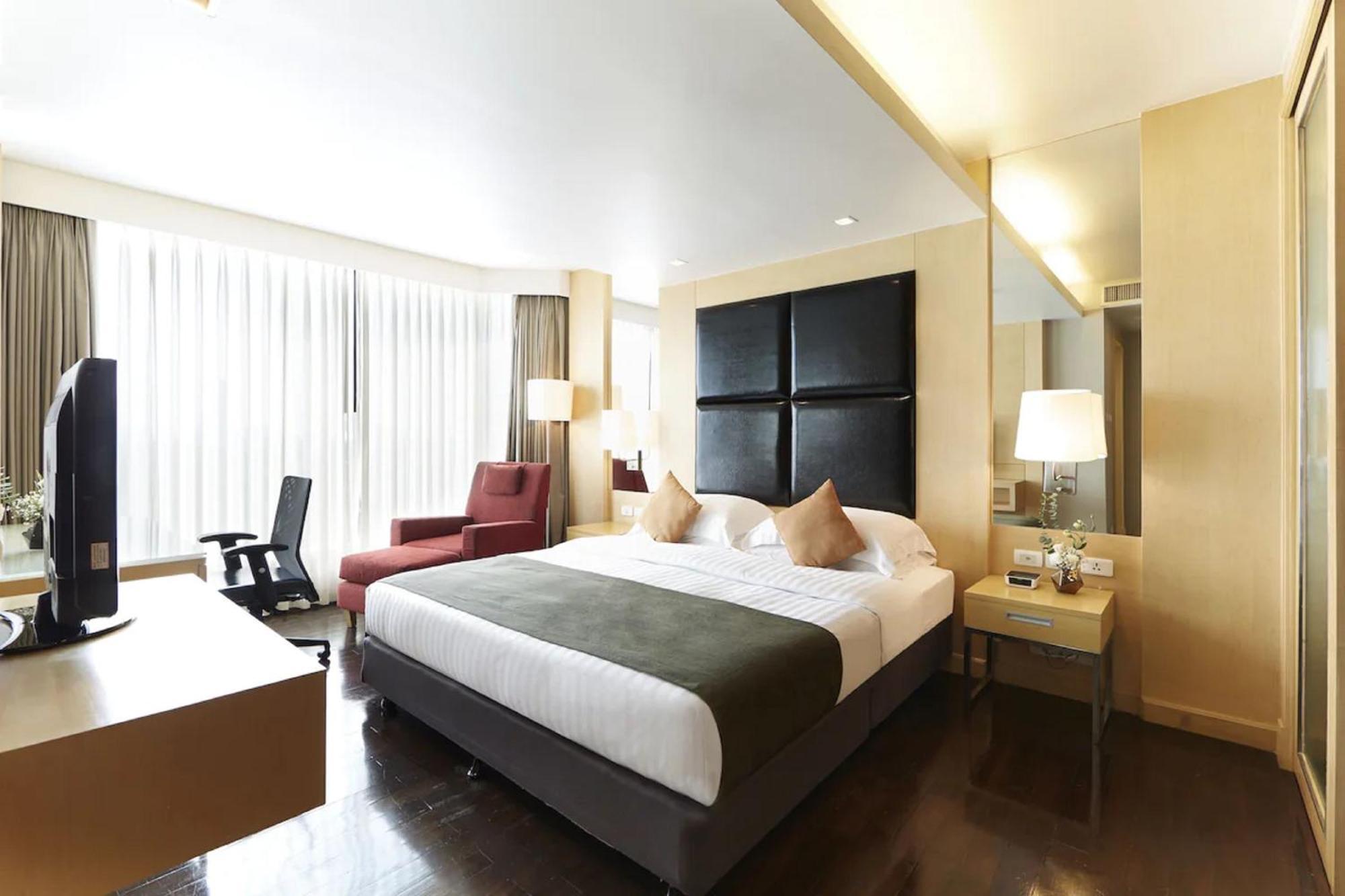 Отель Sora & Sukhumvit 4*