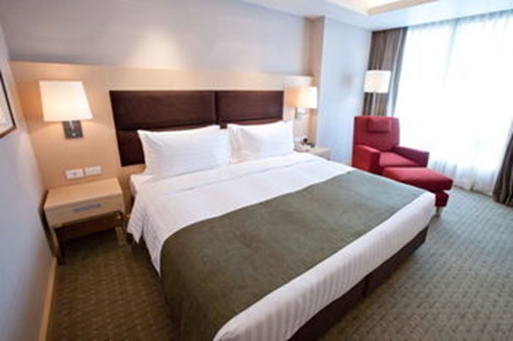 Sora & Sukhumvit 4* Бангкок