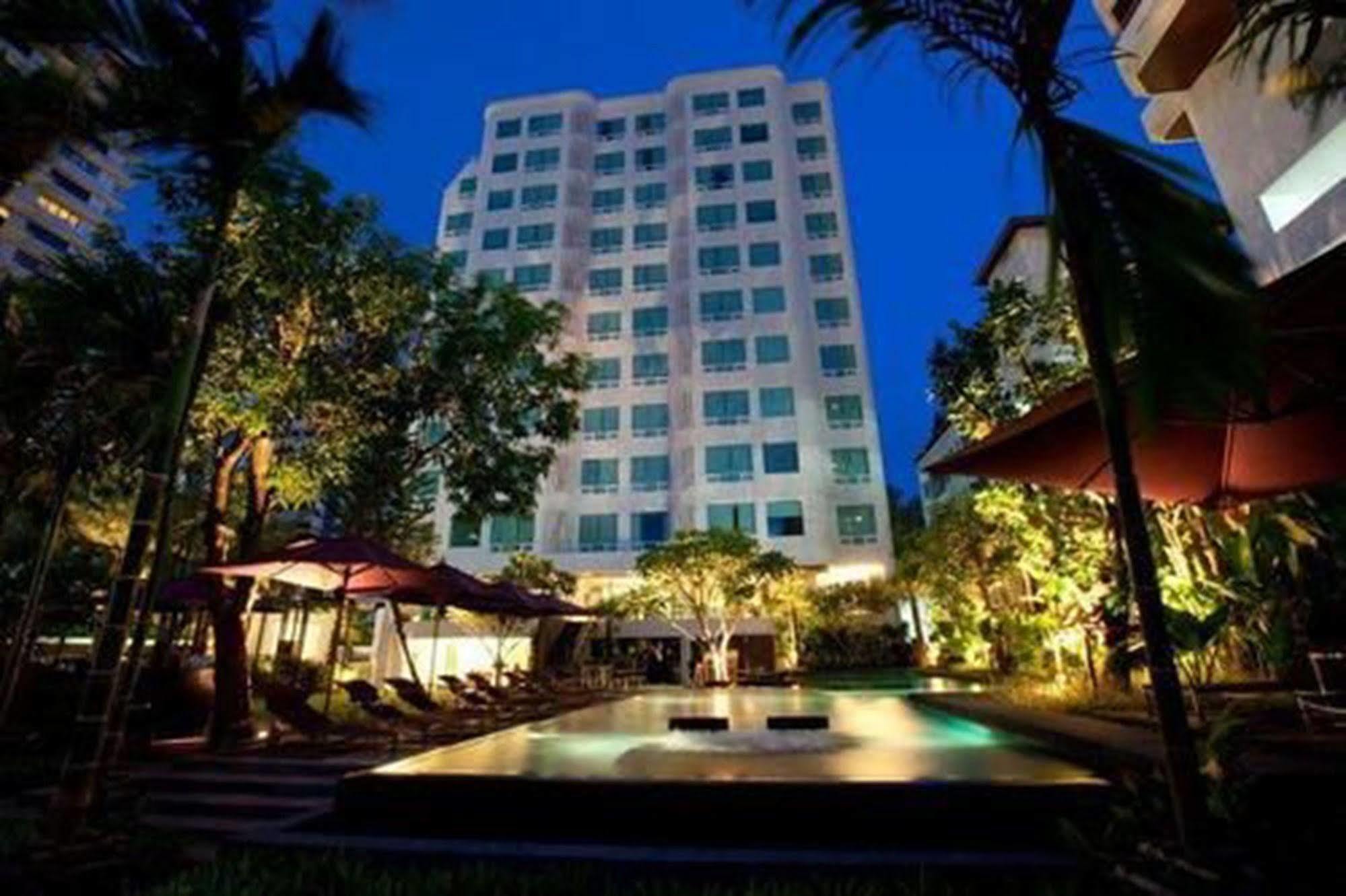 Sora & Sukhumvit 4*