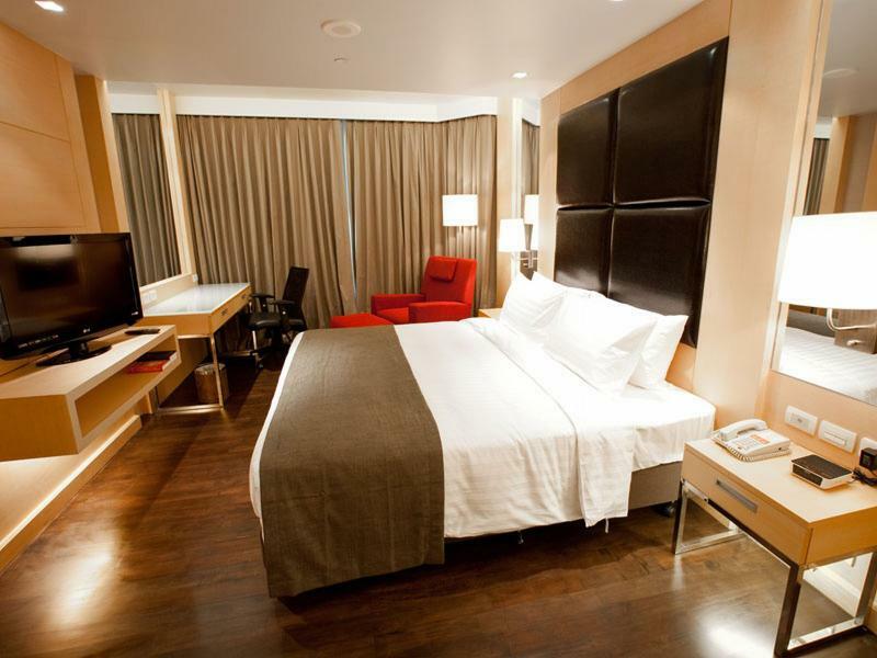 Отель Sora & Sukhumvit 4*