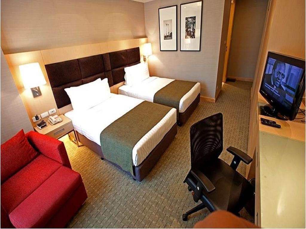 Отель Sora & Sukhumvit 4*
